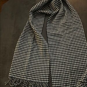Classic Black and White Houndstooth Scarf